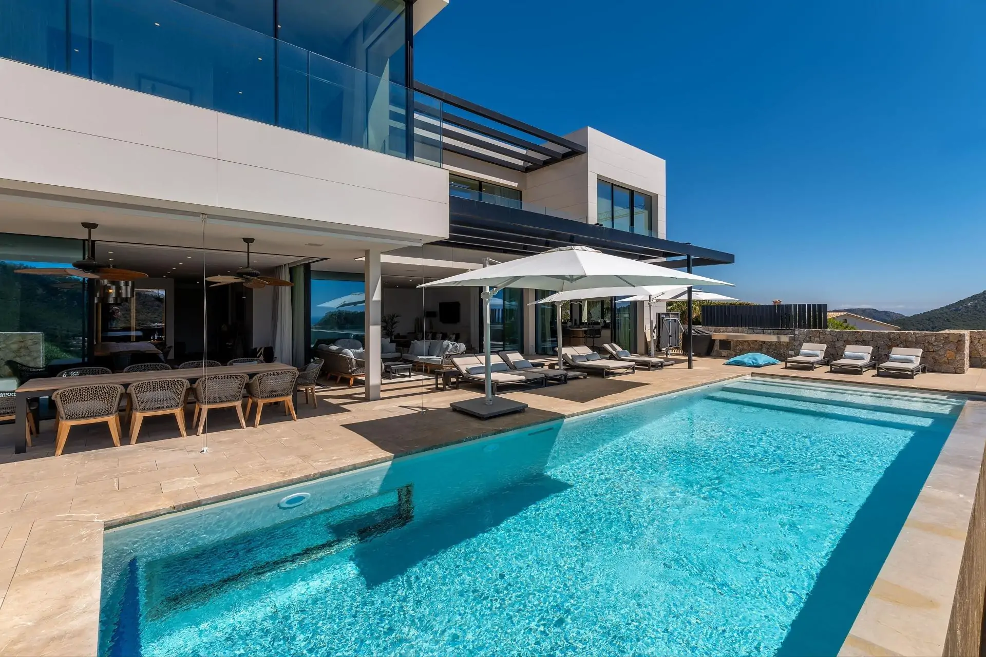 Villa de lujo con espectaculares vistas al mar en Puerto de Andratx, con casa de invitados