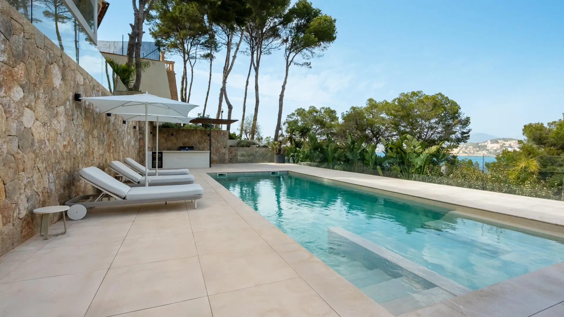 Gorgeous villa with sea view in Santa Ponsa