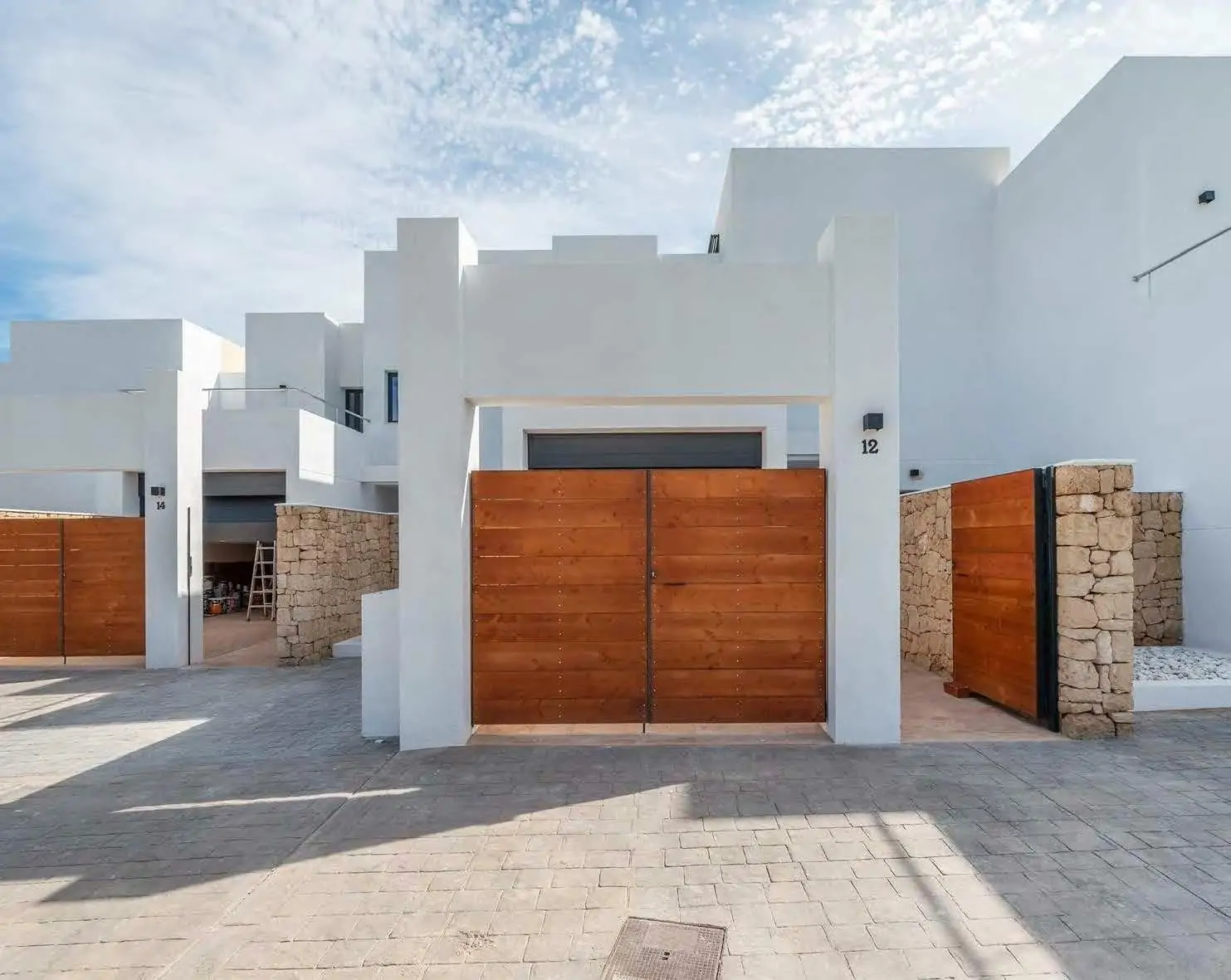 Chalets adosados con jard&iacute;n y piscina privada en Port des Torrent, Ibiza