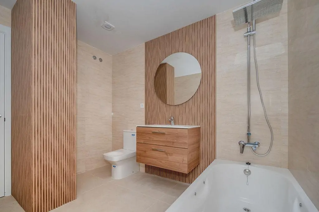Chalets adosados con jard&iacute;n y piscina privada en Port des Torrent, Ibiza