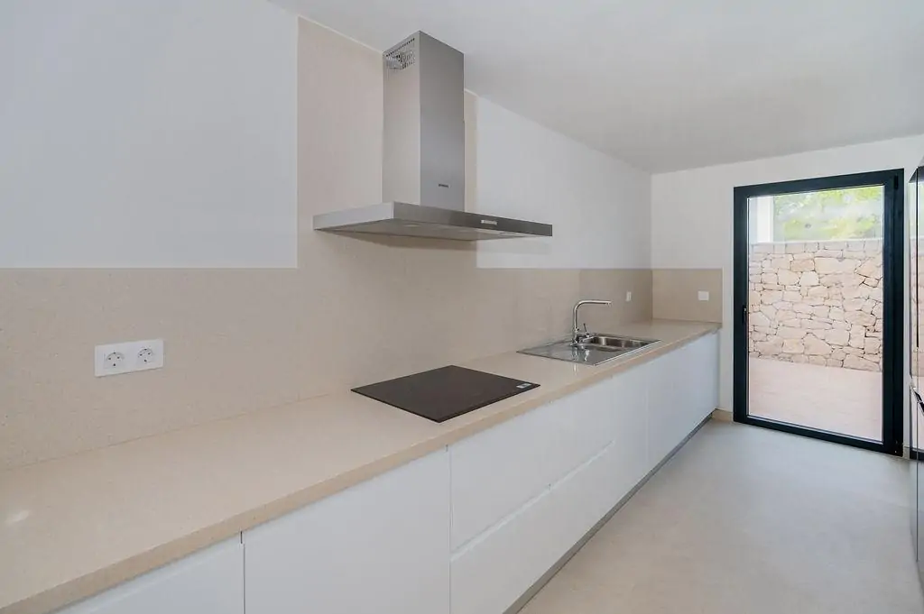 Chalets adosados con jard&iacute;n y piscina privada en Port des Torrent, Ibiza