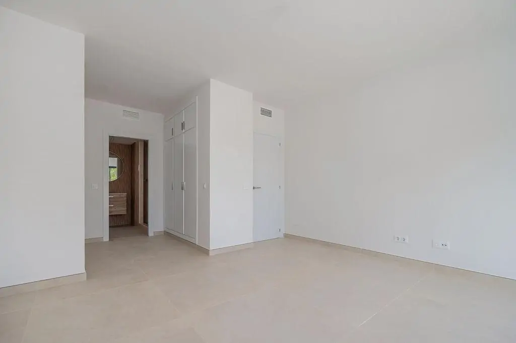 Chalets adosados con jard&iacute;n y piscina privada en Port des Torrent, Ibiza