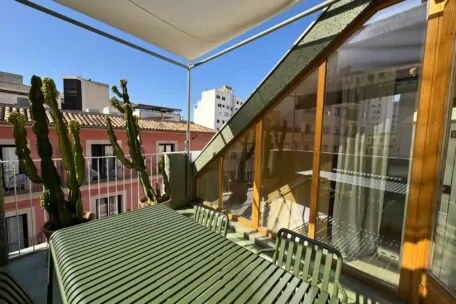 Casa ecol&oacute;gica de 3 plantas con ascensor, terraza y garaje cerca de Santa Catalina
