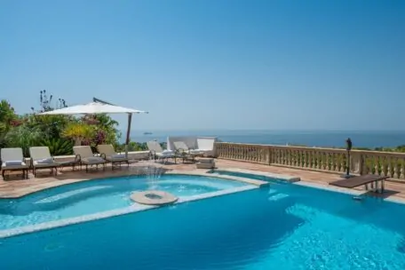 Villa en Costa d'en Blanes con impresionantes vistas al mar.