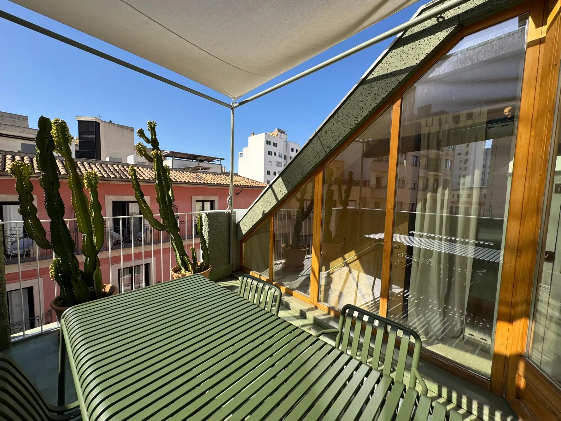 Casa ecol&oacute;gica de 3 plantas con ascensor, terraza y garaje cerca de Santa Catalina