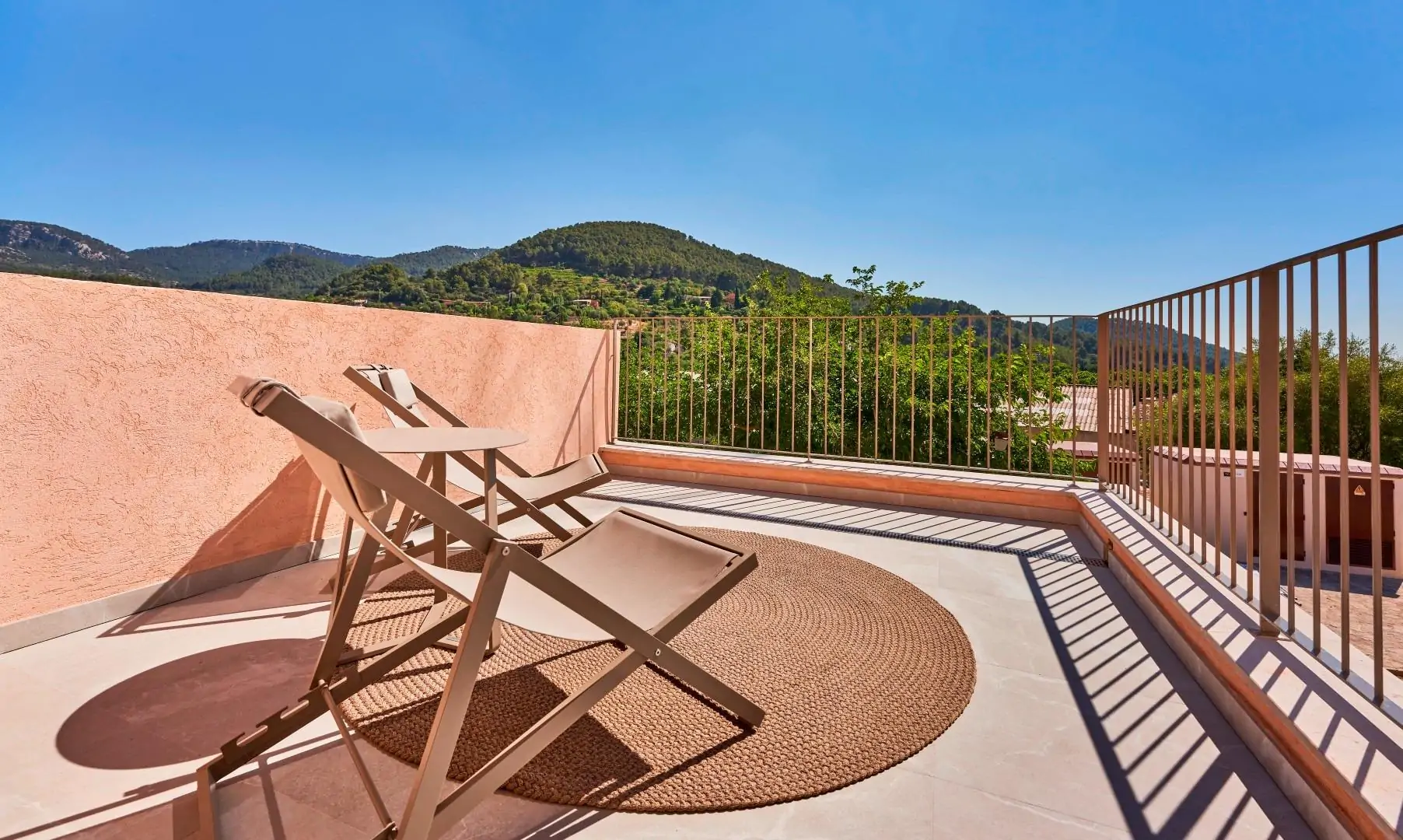 Conjunto de 13 adosados con piscina comunitaria, jardines privados y parking esterior en Esporlas.