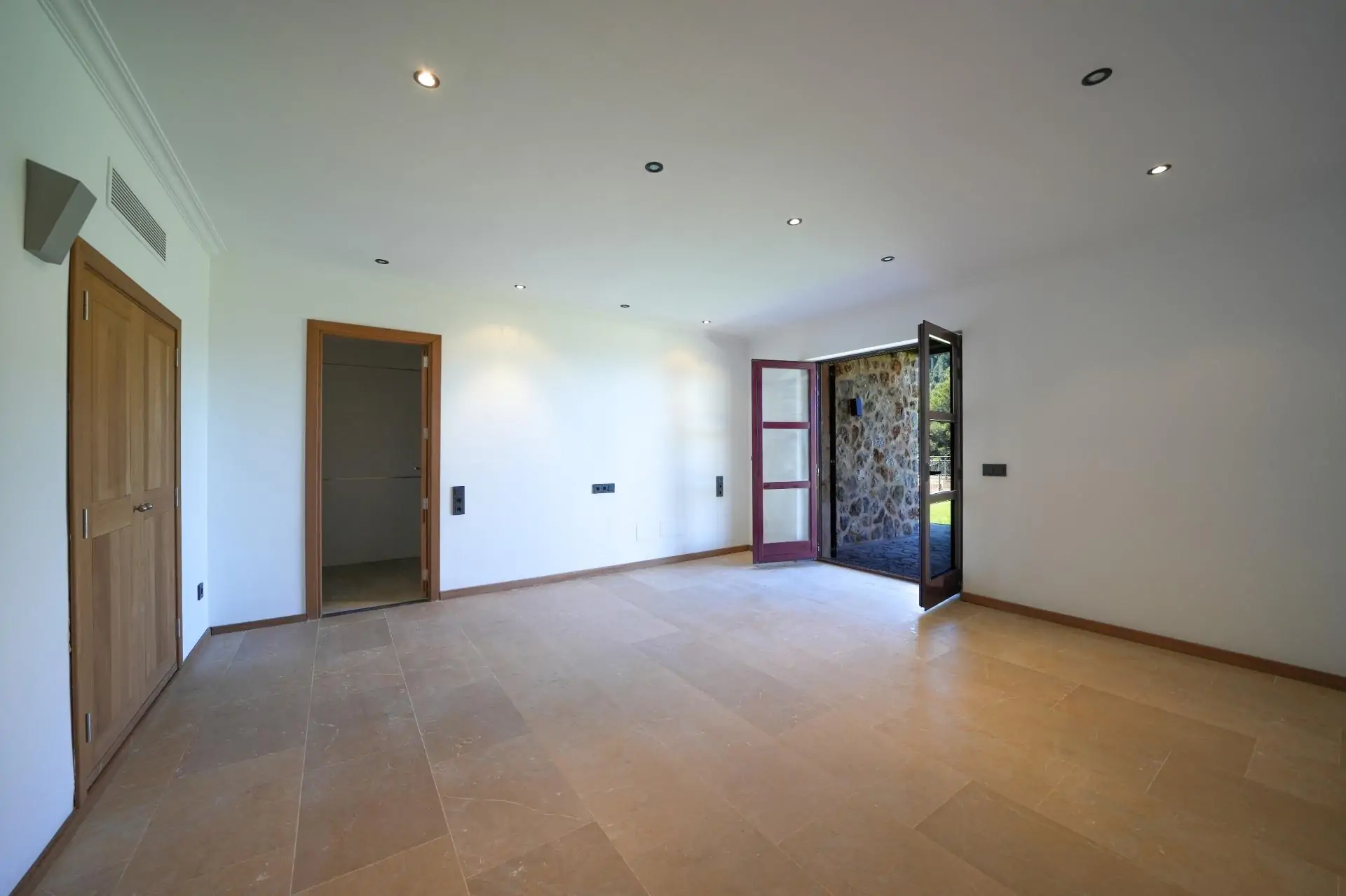 Fantástica propiedad con dos casas independientes de nueva construcción en Estellencs con vistas al mar.