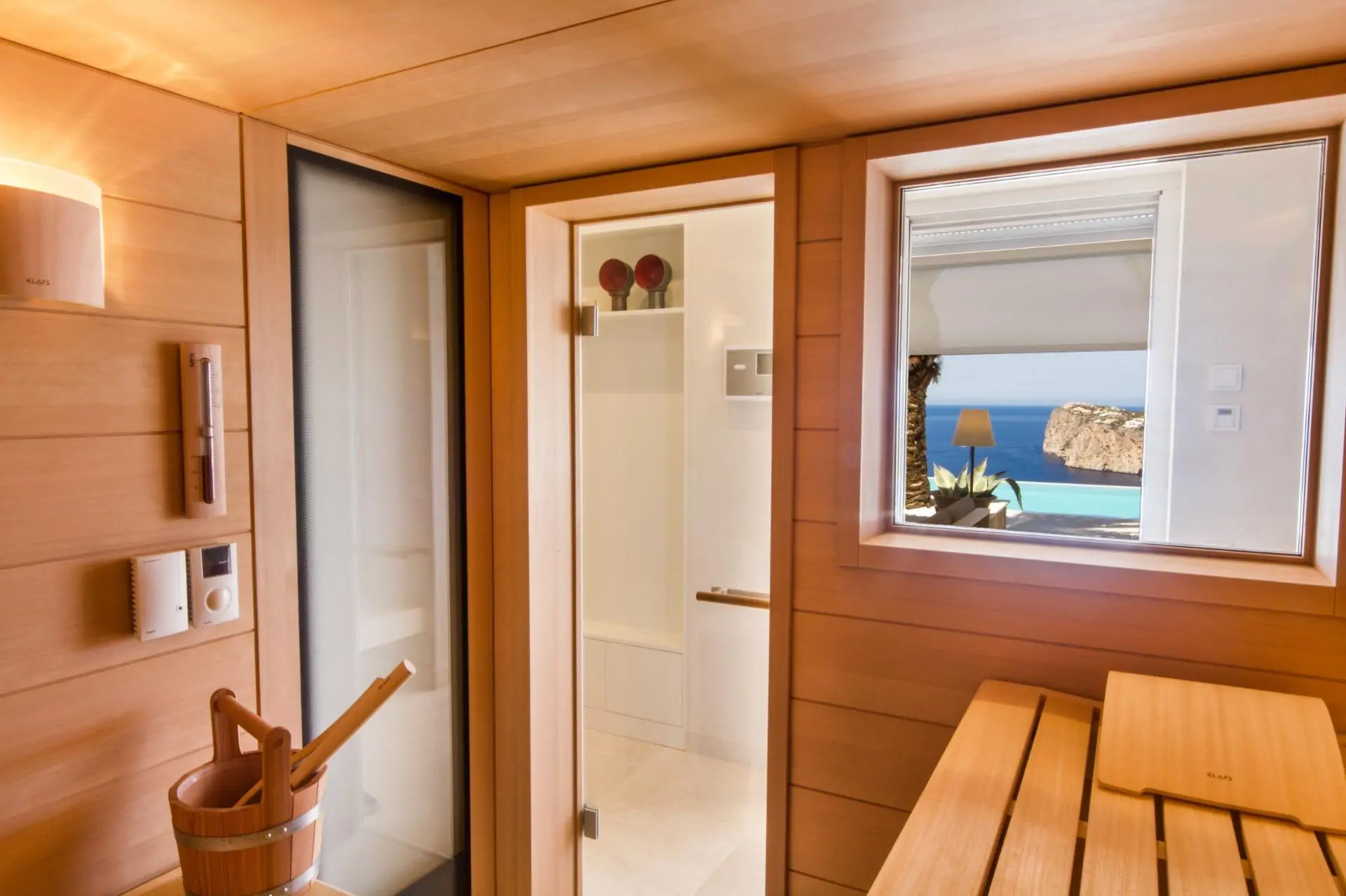 Espectacular villa en Cala Llamp con impresionantes vistas al mar.
