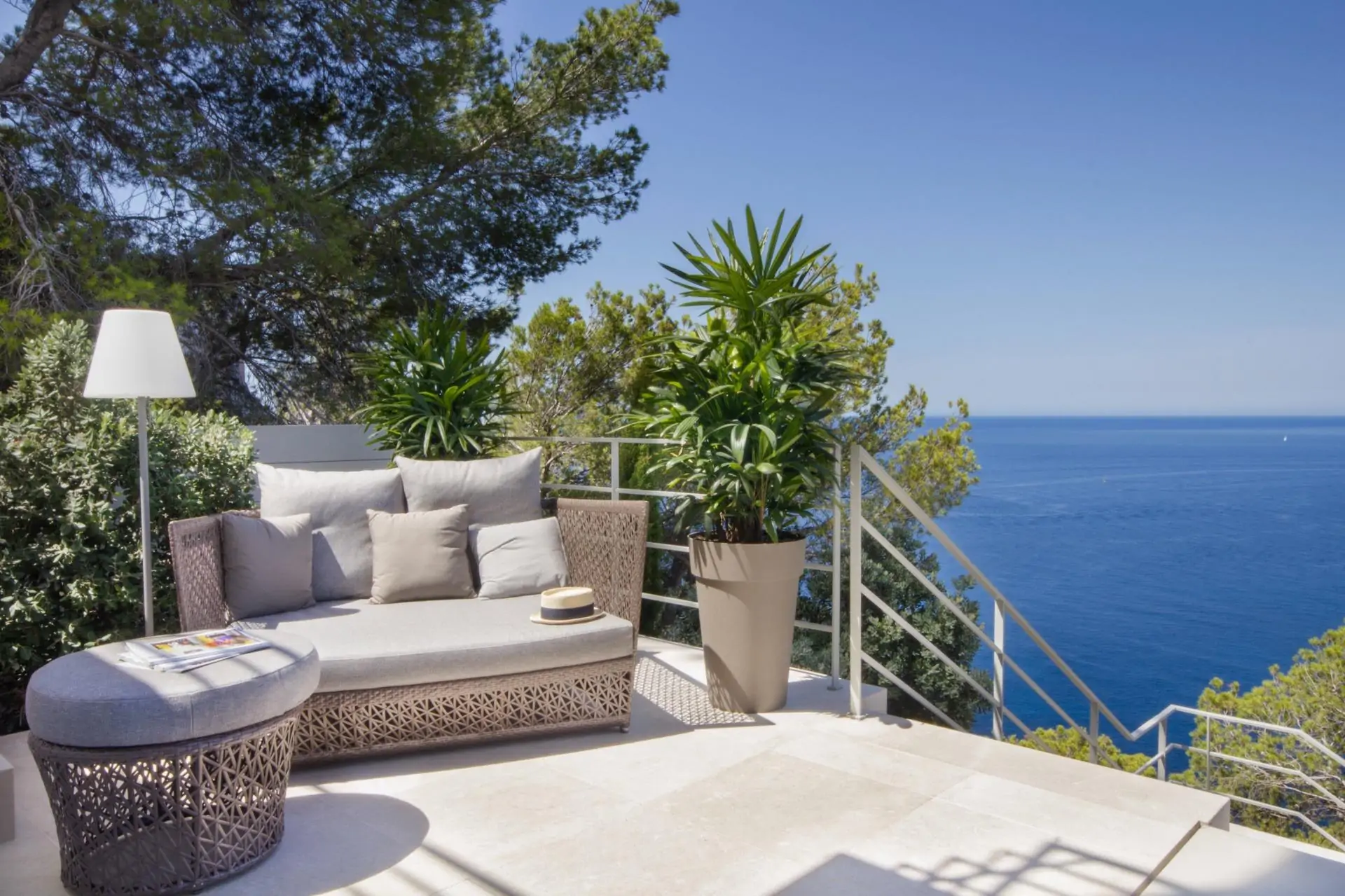 Espectacular villa en Cala Llamp con impresionantes vistas al mar.