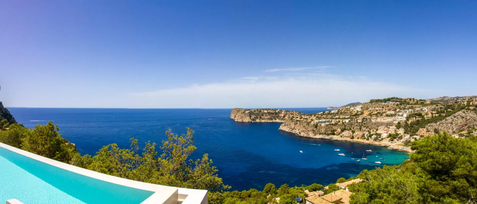 Espectacular villa en Cala Llamp con impresionantes vistas al mar.