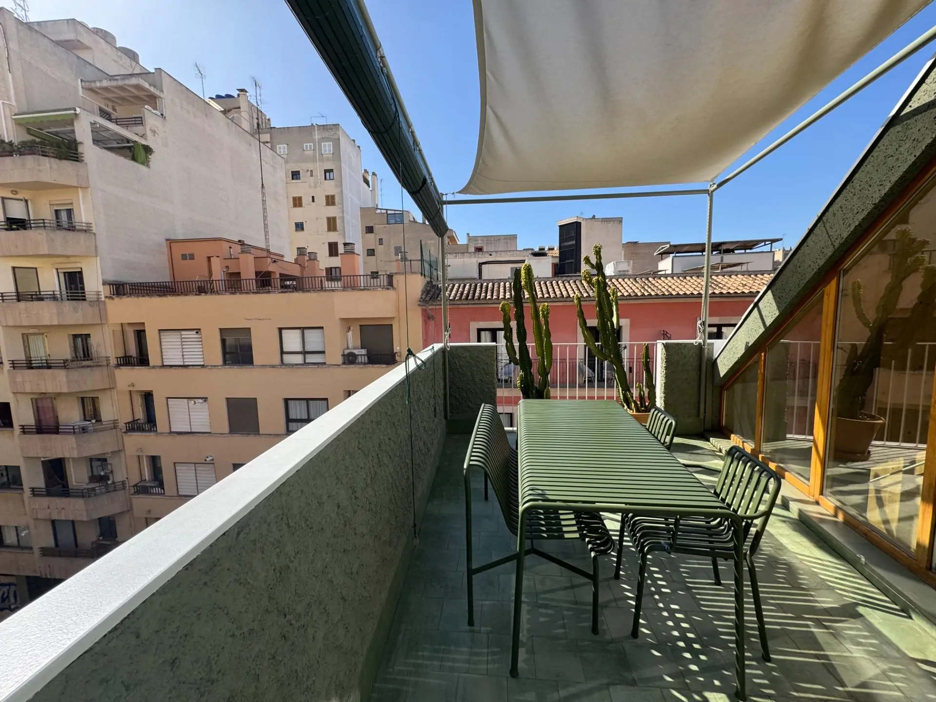 Casa ecol&oacute;gica de 3 plantas con ascensor, terraza y garaje cerca de Santa Catalina