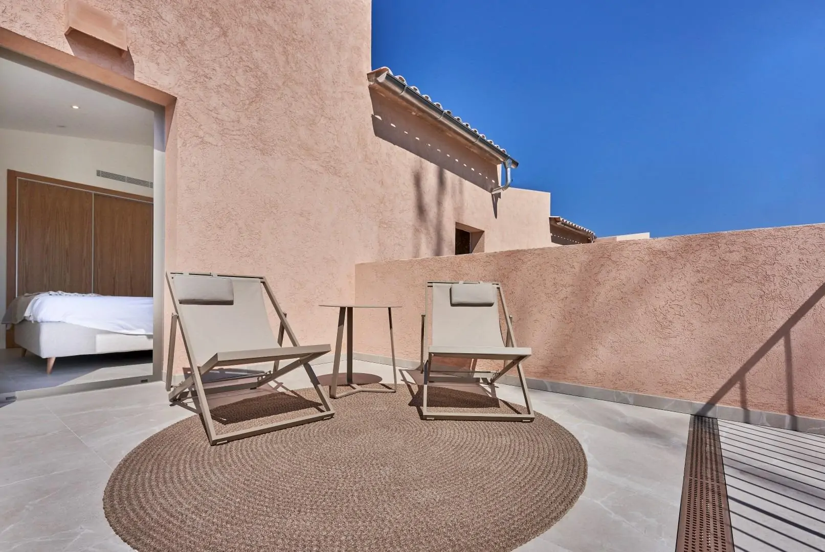Conjunto de 13 adosados con piscina comunitaria, jardines privados y parking esterior en Esporlas.