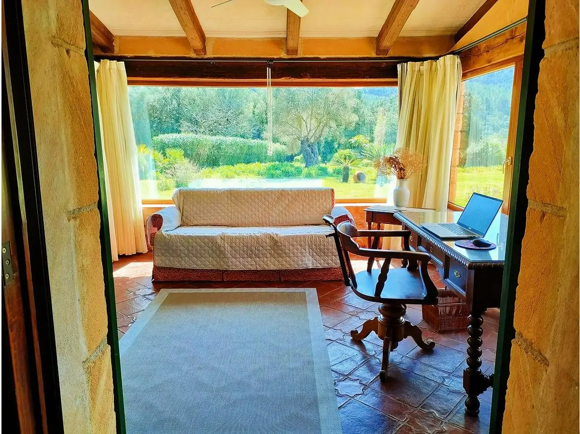 Bonita casa de campo en Esporlas con gran jardín y piscina.