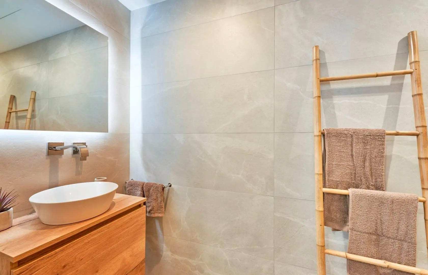 Conjunto de 13 adosados con piscina comunitaria, jardines privados y parking esterior en Esporlas.