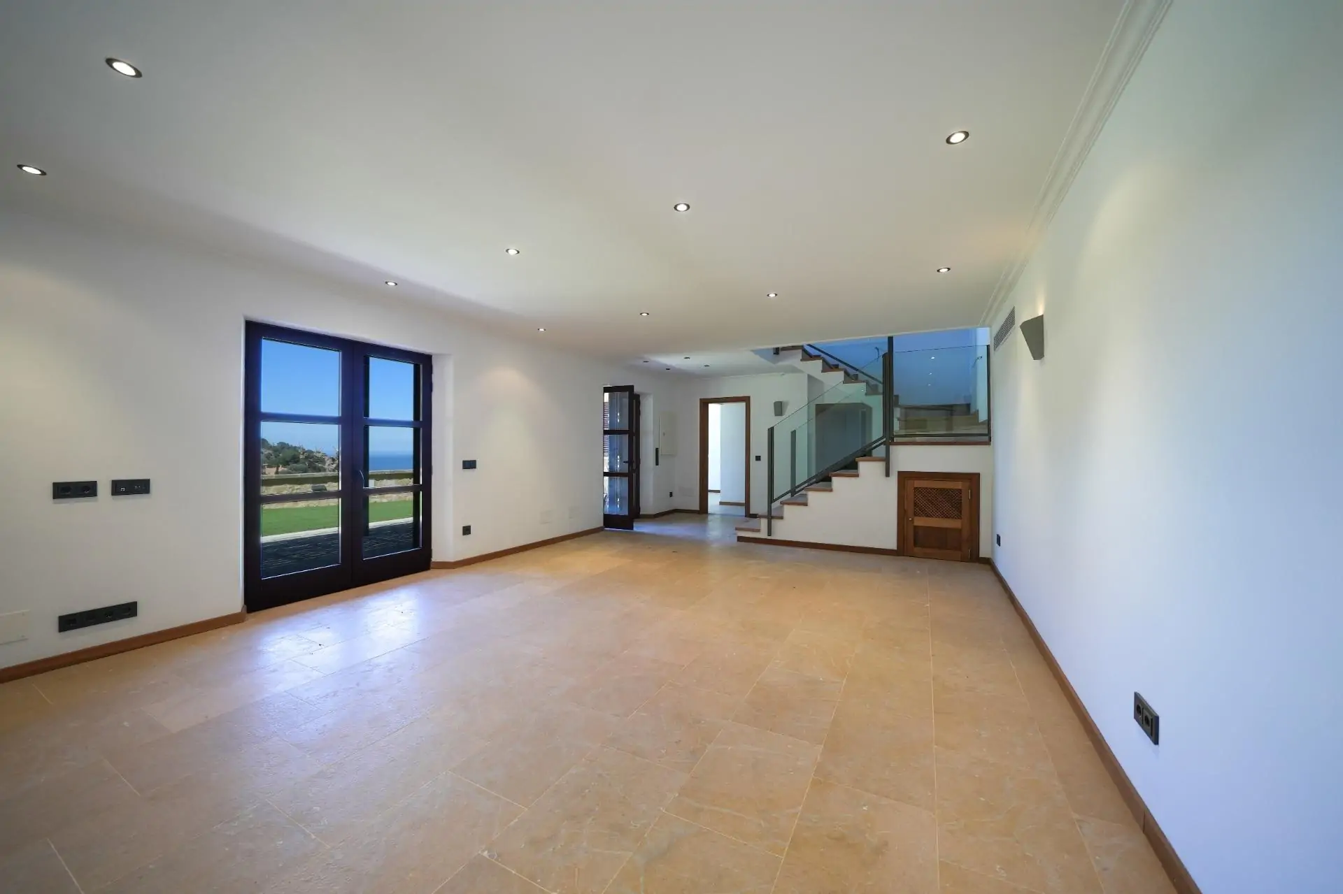 Fantástica propiedad con dos casas independientes de nueva construcción en Estellencs con vistas al mar.
