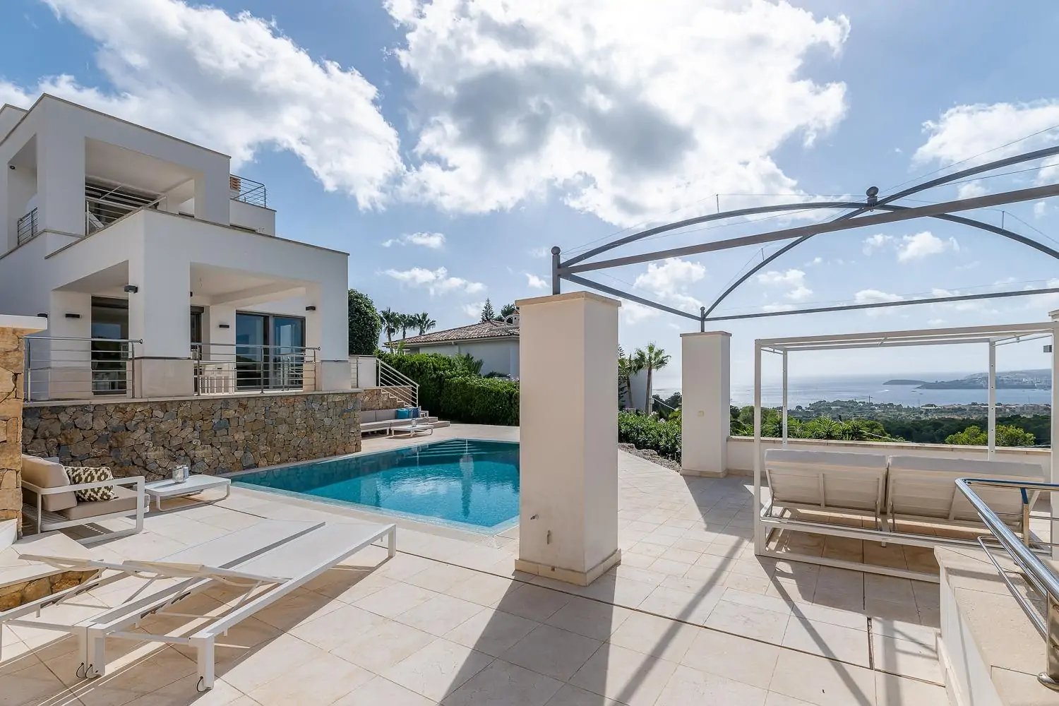 Chalet en Costa den Blanes con vistas al mar.