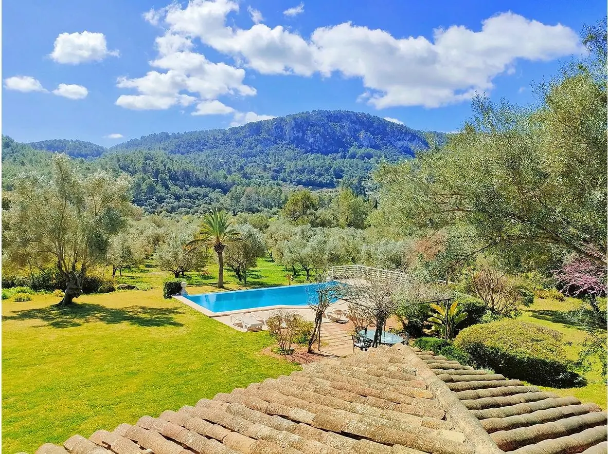 Bonita casa de campo en Esporlas con gran jardín y piscina.