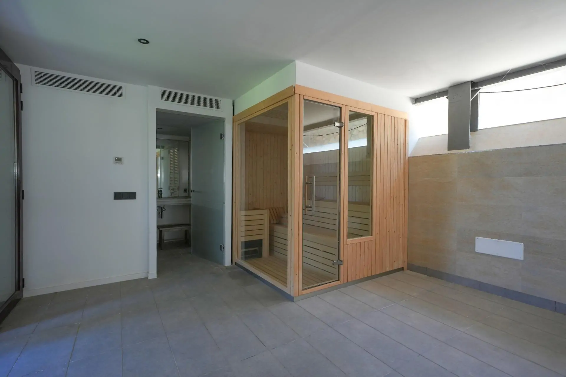 Fantástica propiedad con dos casas independientes de nueva construcción en Estellencs con vistas al mar.