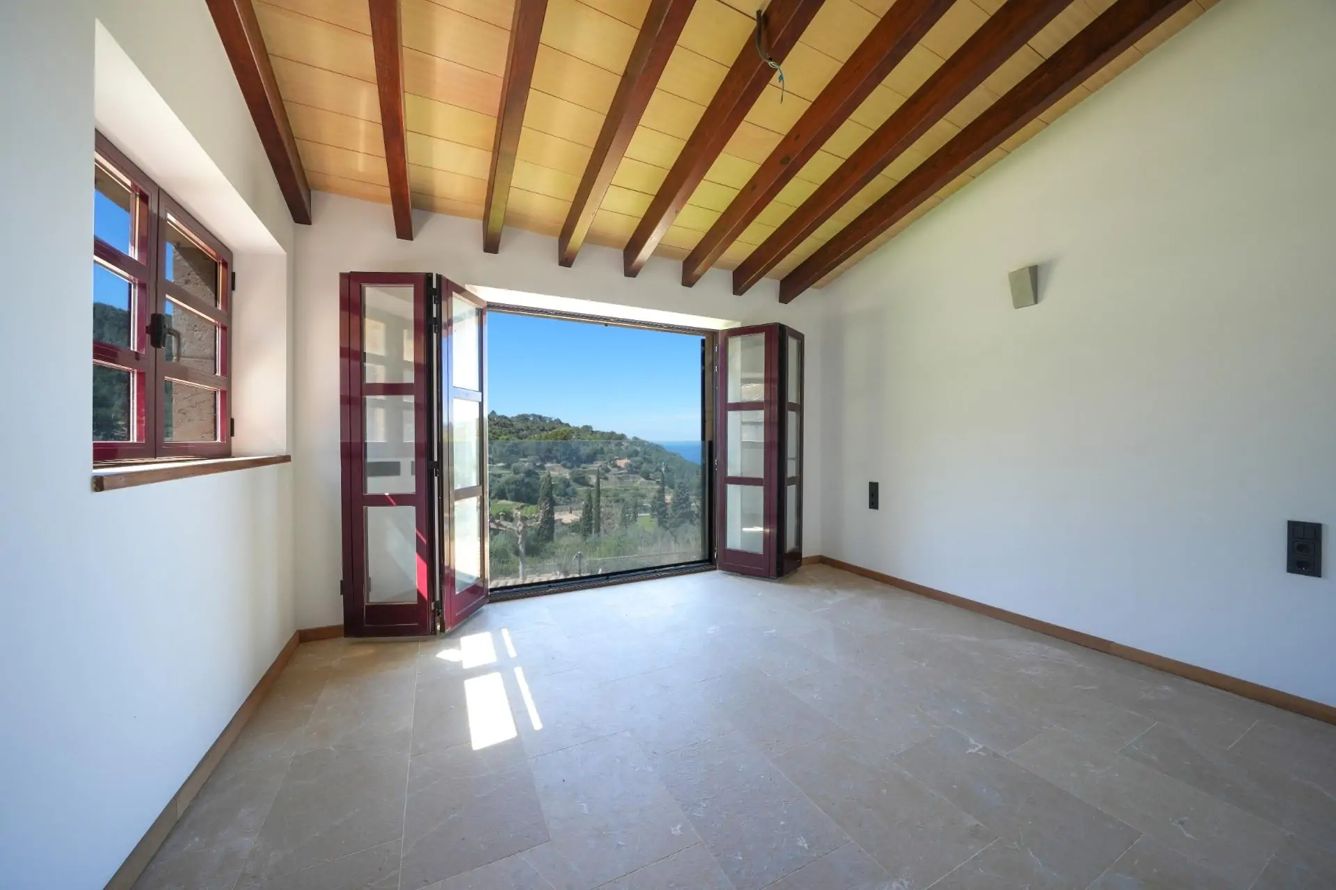 Fantástica propiedad con dos casas independientes de nueva construcción en Estellencs con vistas al mar.