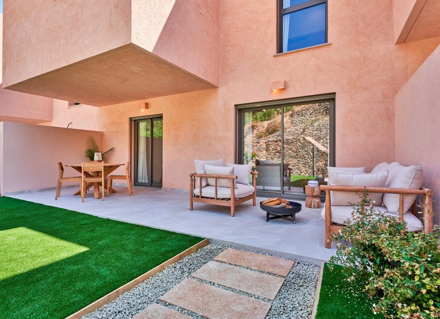 Conjunto de 13 adosados con piscina comunitaria, jardines privados y parking esterior en Esporlas.