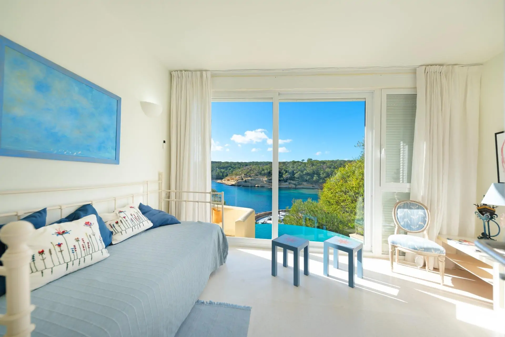 Casa en primera l&iacute;nea de  mar con acceso al mismo en Sol de Mallorca.
