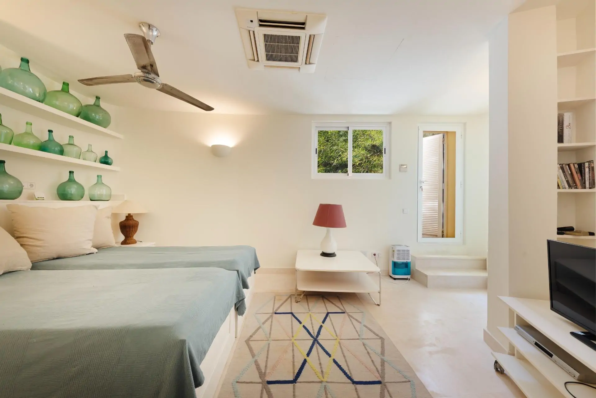 Casa en primera l&iacute;nea de  mar con acceso al mismo en Sol de Mallorca.