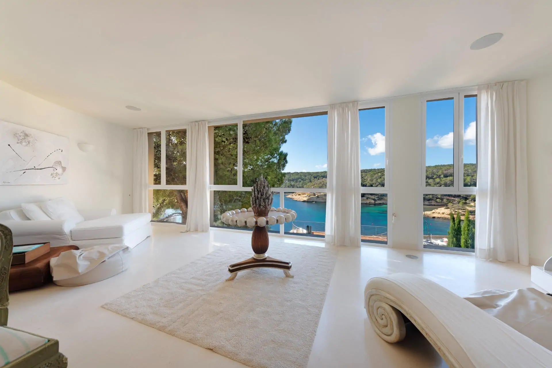 Casa en primera l&iacute;nea de  mar con acceso al mismo en Sol de Mallorca.
