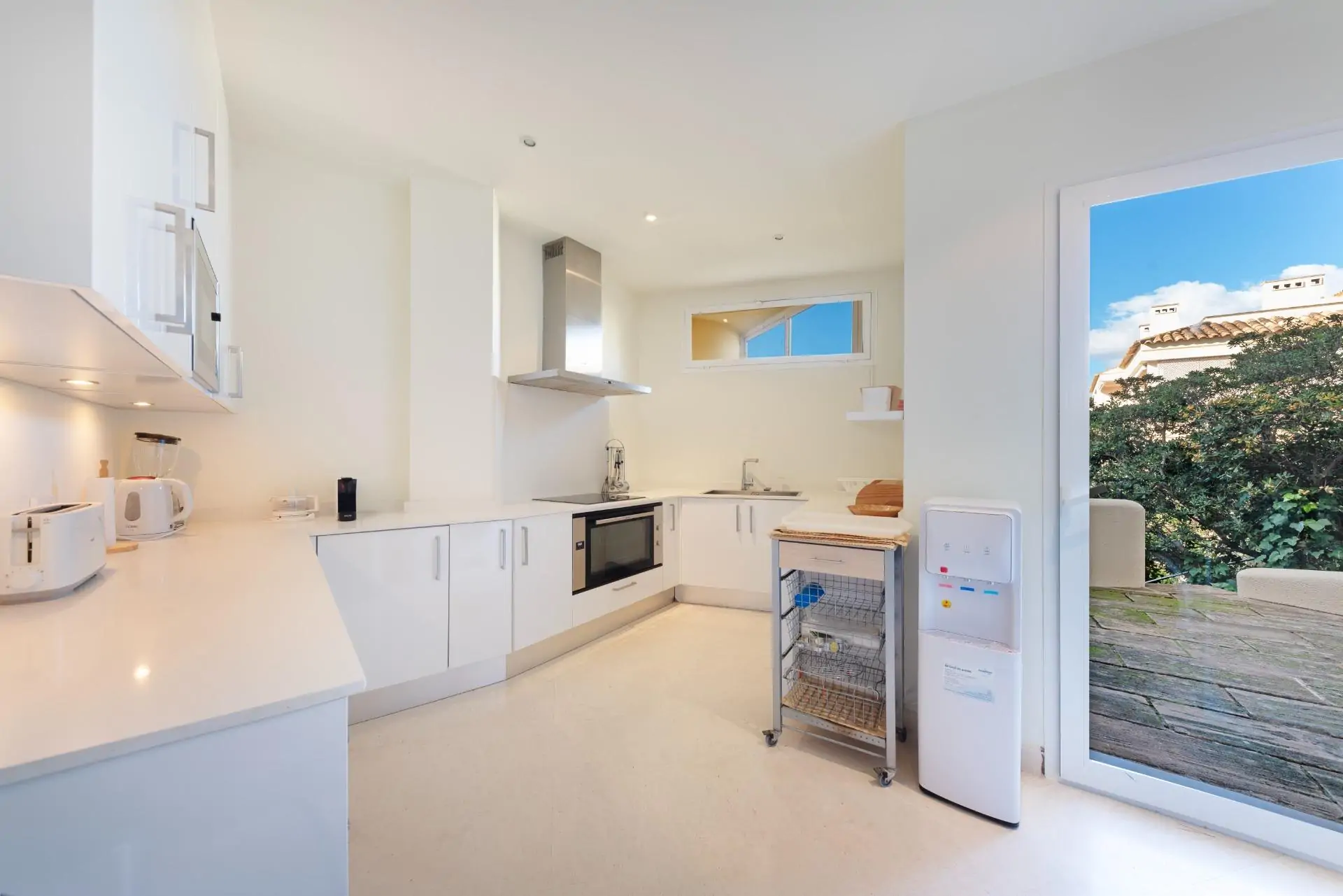 Casa en primera l&iacute;nea de  mar con acceso al mismo en Sol de Mallorca.