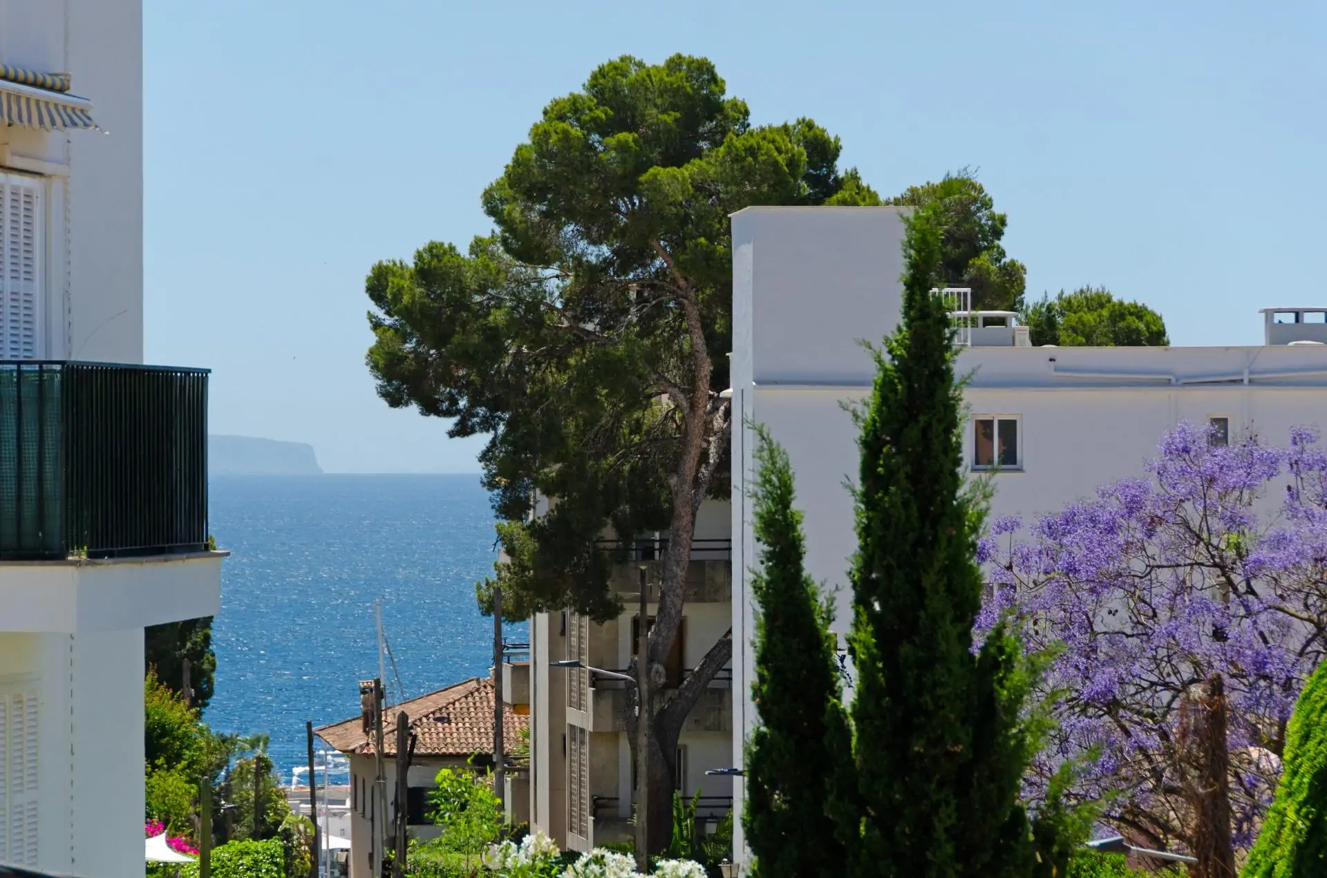 Bonita casa con vistas parciales al mar en San Agust&iacute;n con piscina y jard&iacute;n privado