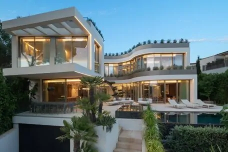 Original and modern newly built villa with partial sea views in old Bendinat.