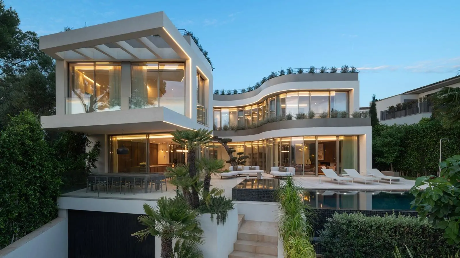 Original y moderna villa de nueva construcción con vistas parciales al mar en viejo Bendinat.