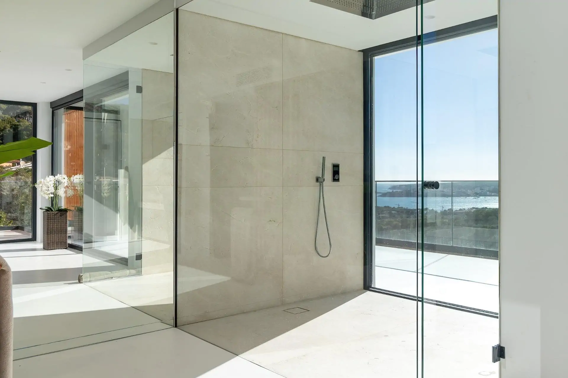 Villa Azure &ndash; Lujo moderno con vistas panor&aacute;micas al mar
