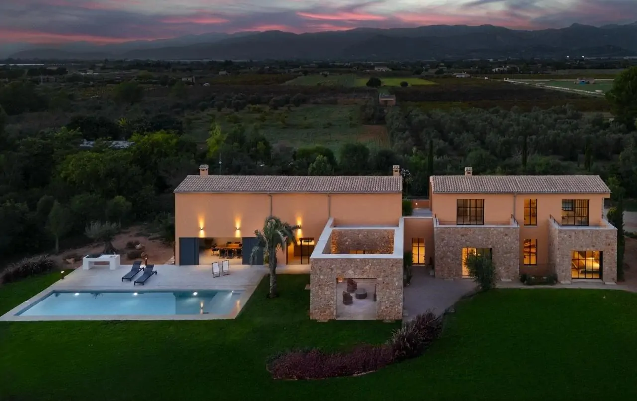 Elegante casa de campo moderna con vistas a la Tramuntana, piscina y m&aacute;xima tranquilidad