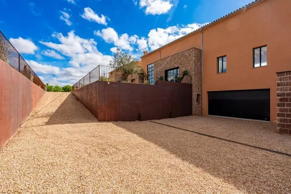 Elegante casa de campo moderna con vistas a la Tramuntana, piscina y m&aacute;xima tranquilidad