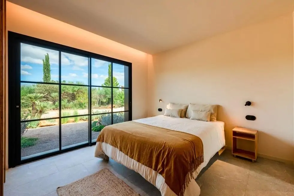 Elegante casa de campo moderna con vistas a la Tramuntana, piscina y m&aacute;xima tranquilidad
