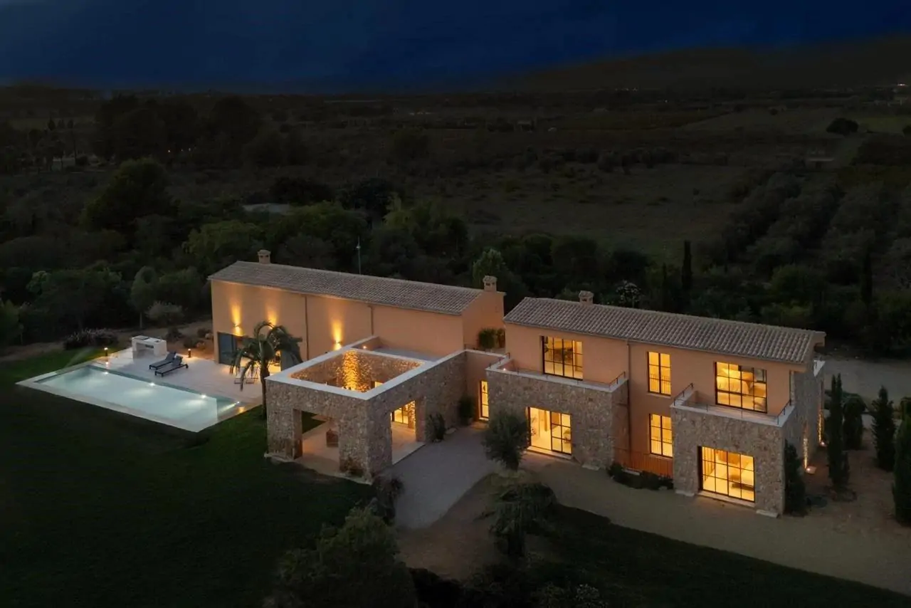 Elegante casa de campo moderna con vistas a la Tramuntana, piscina y m&aacute;xima tranquilidad