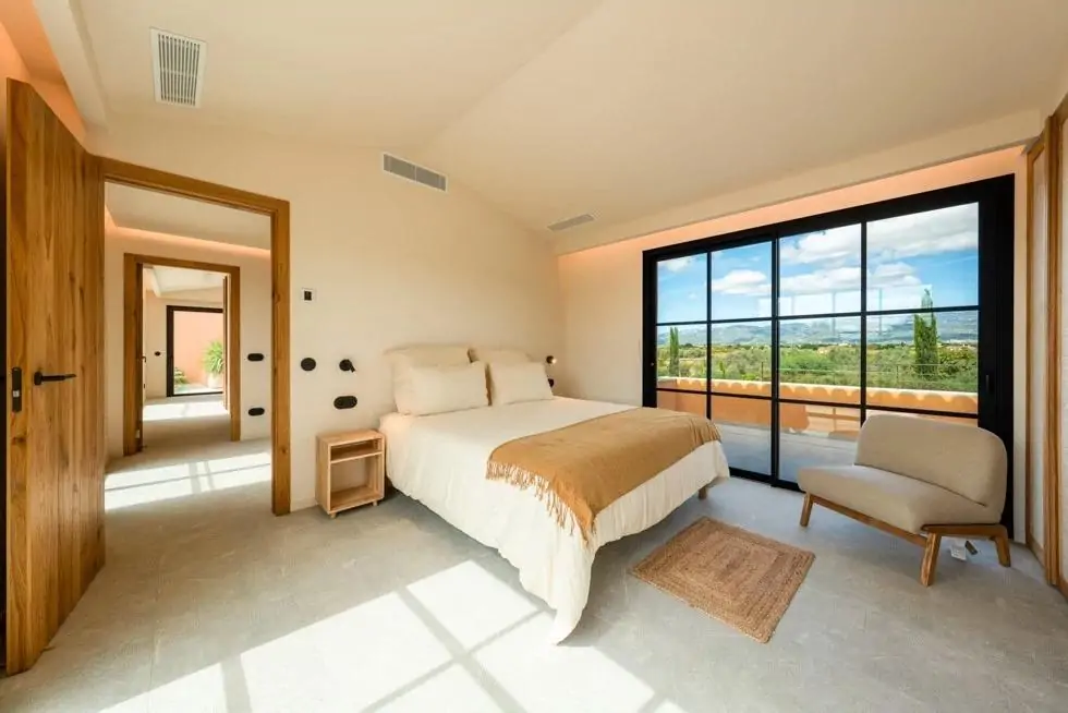 Elegante casa de campo moderna con vistas a la Tramuntana, piscina y m&aacute;xima tranquilidad