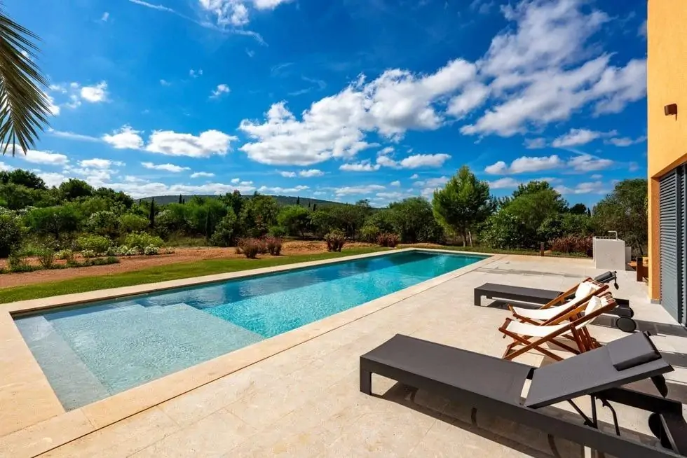 Elegante casa de campo moderna con vistas a la Tramuntana, piscina y m&aacute;xima tranquilidad
