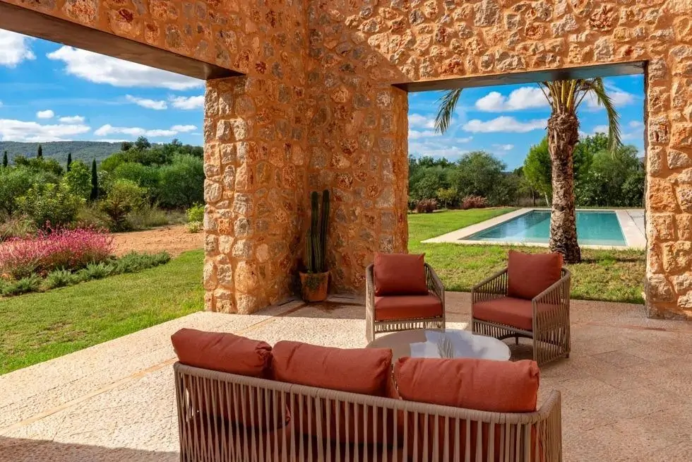 Elegante casa de campo moderna con vistas a la Tramuntana, piscina y m&aacute;xima tranquilidad