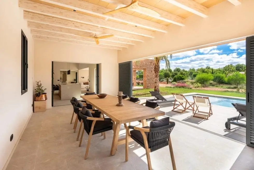 Elegante casa de campo moderna con vistas a la Tramuntana, piscina y m&aacute;xima tranquilidad