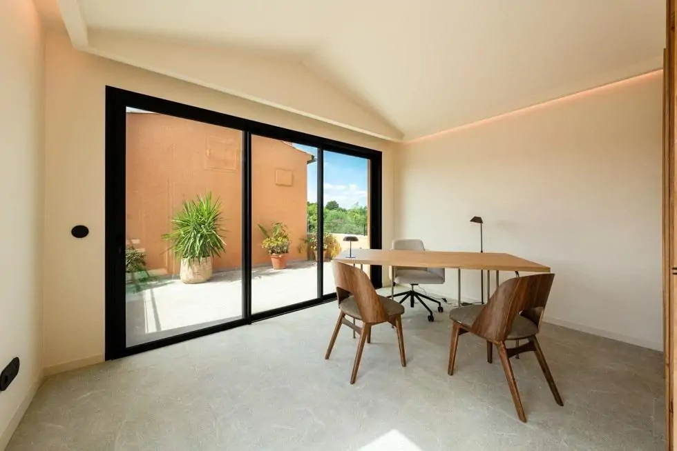 Elegante casa de campo moderna con vistas a la Tramuntana, piscina y m&aacute;xima tranquilidad