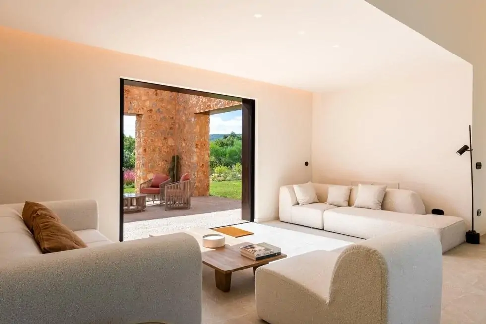 Elegante casa de campo moderna con vistas a la Tramuntana, piscina y m&aacute;xima tranquilidad