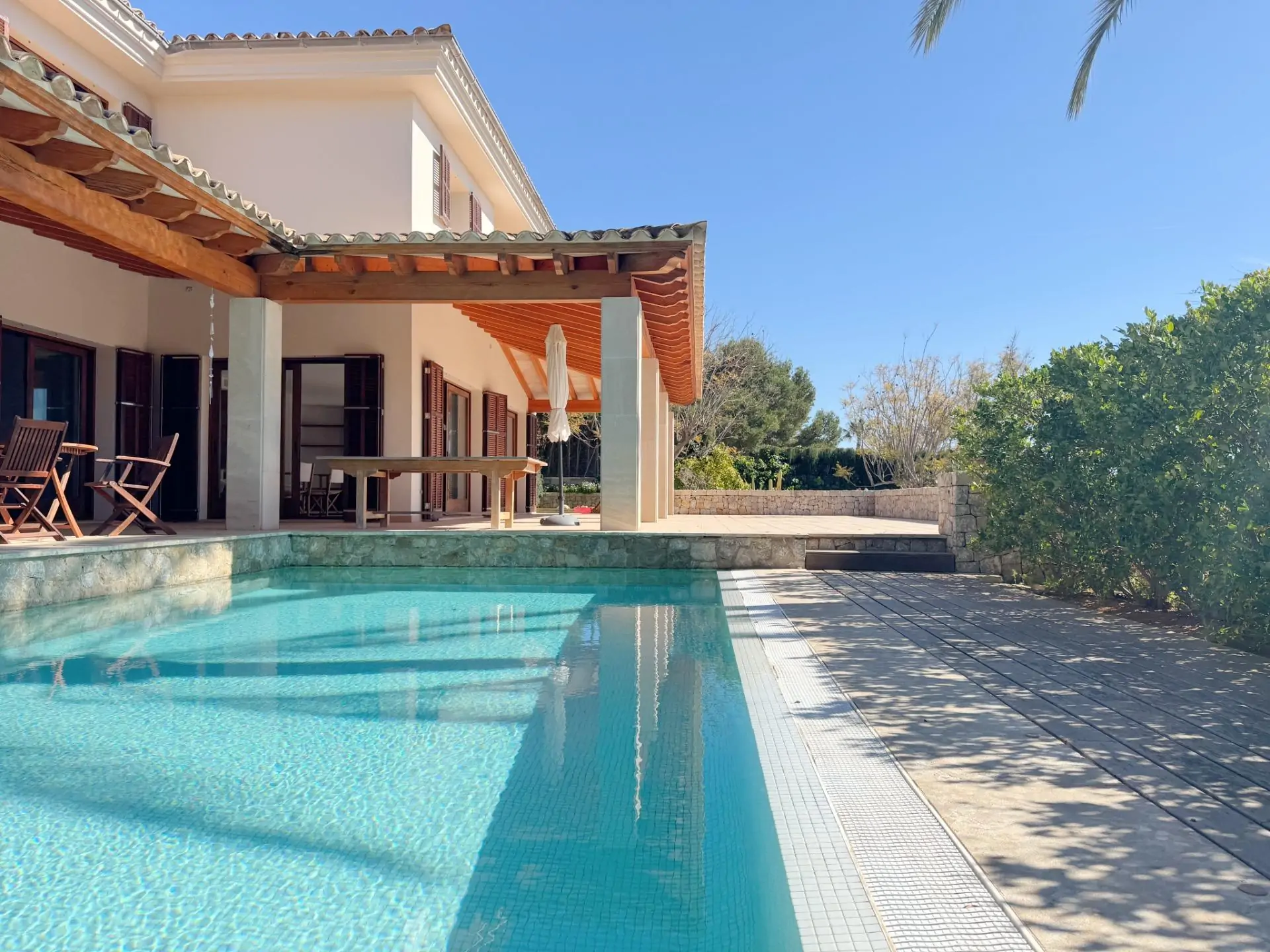 Fantástica villa en el corazón de viejo Bendinat con vistas al mar.