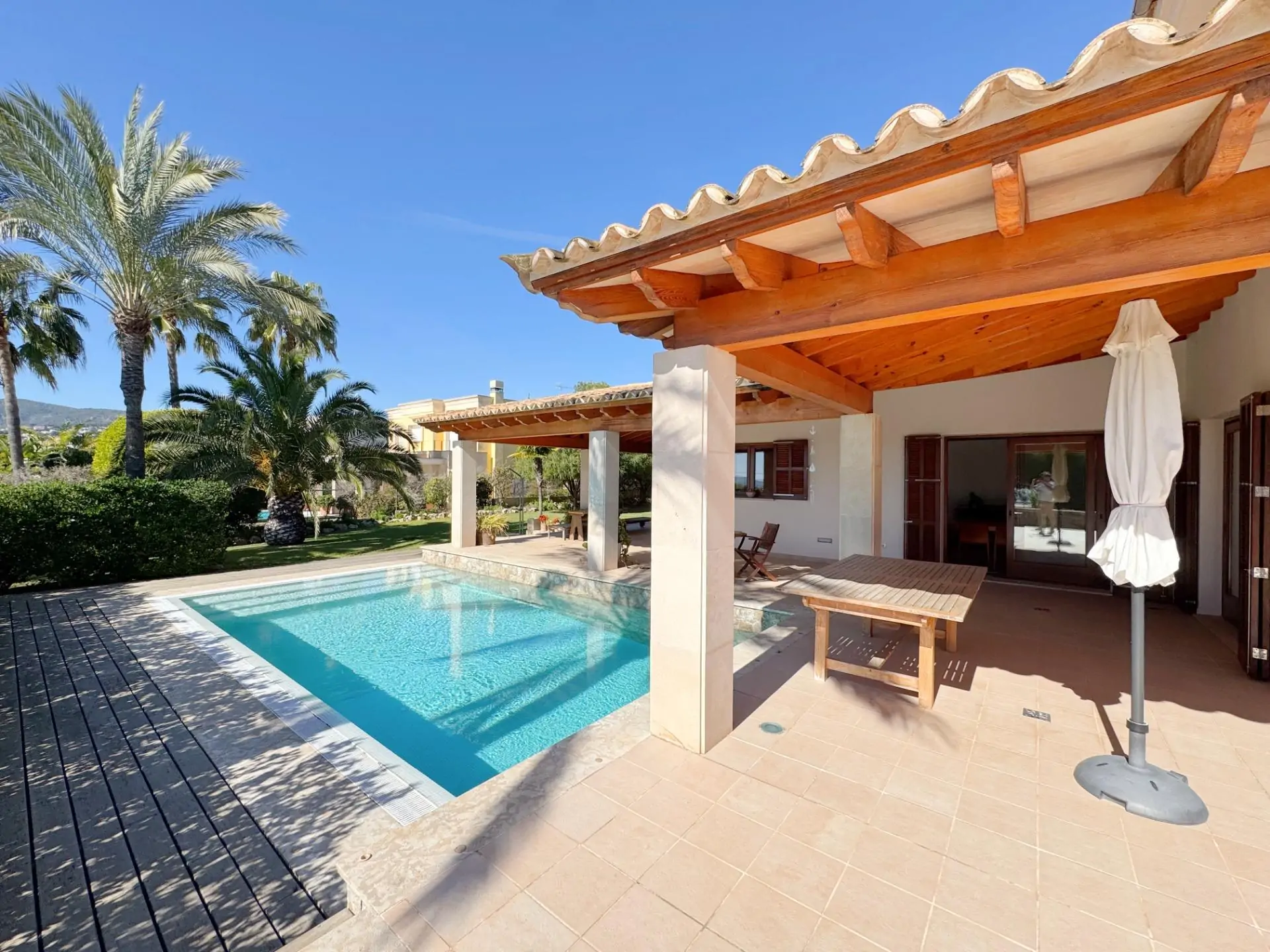 Fantástica villa en el corazón de viejo Bendinat con vistas al mar.