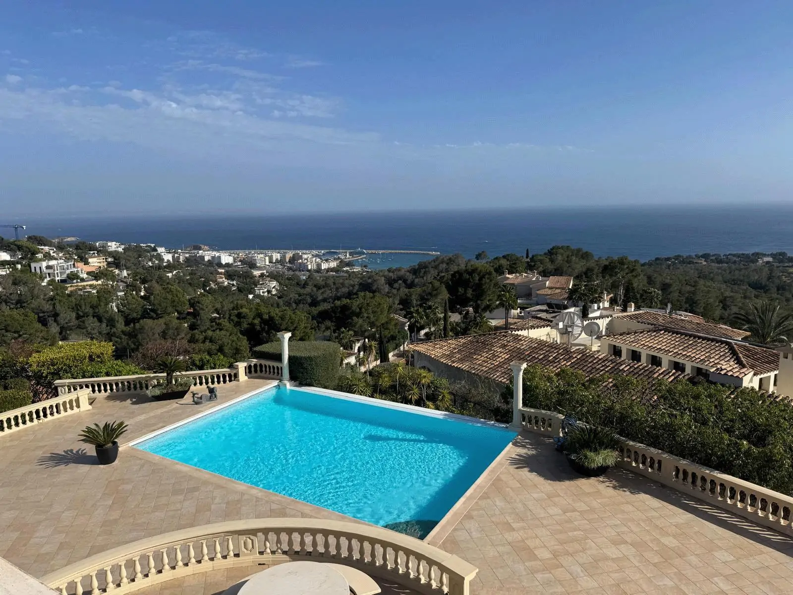 Exclusiva propiedad con increíbles vistas a toda la bahía de Palma en Costa den Blanes.
