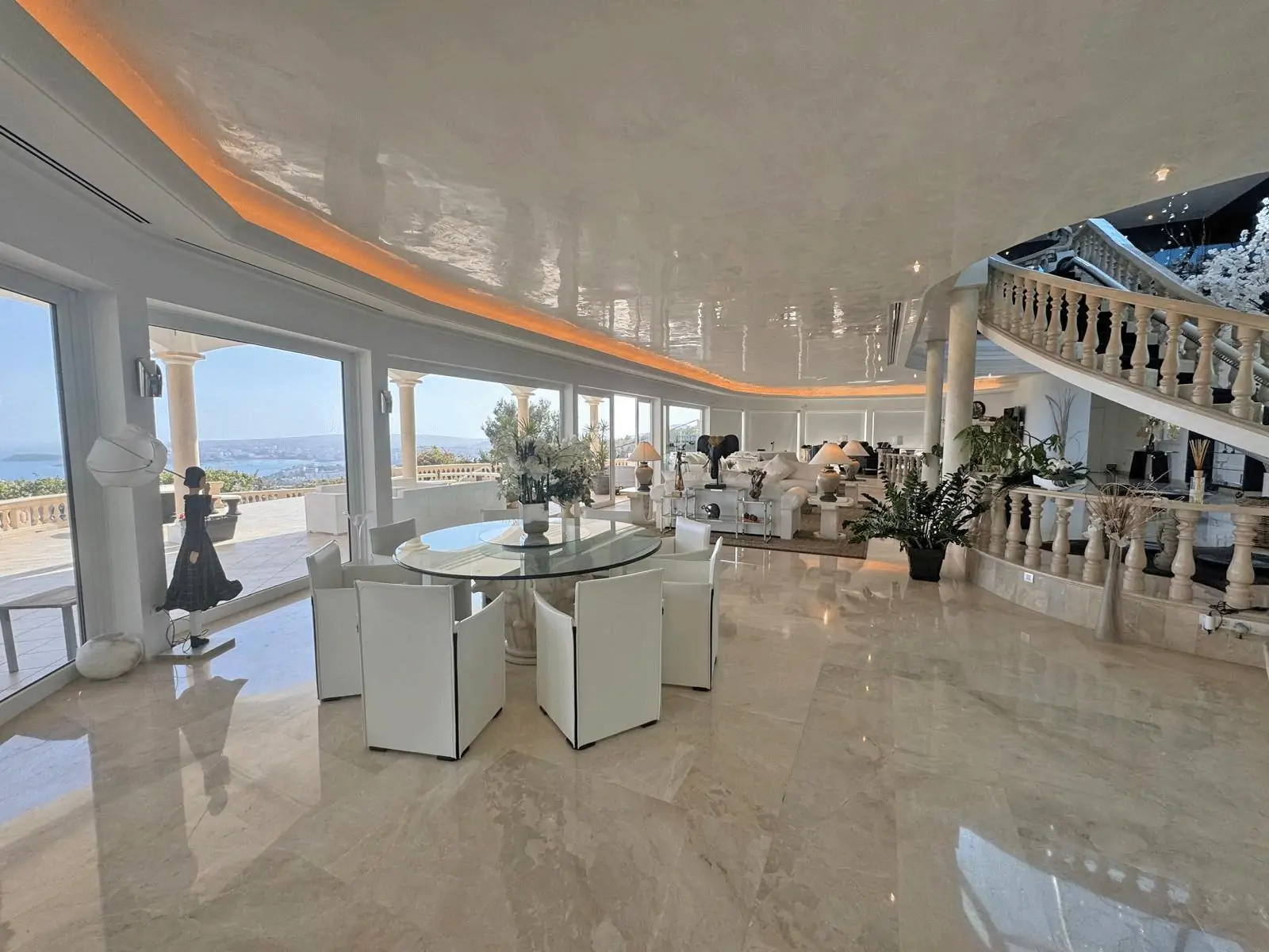 Exclusiva propiedad con increíbles vistas a toda la bahía de Palma en Costa den Blanes.