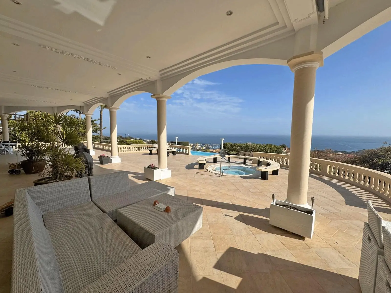 Exclusiva propiedad con increíbles vistas a toda la bahía de Palma en Costa den Blanes.
