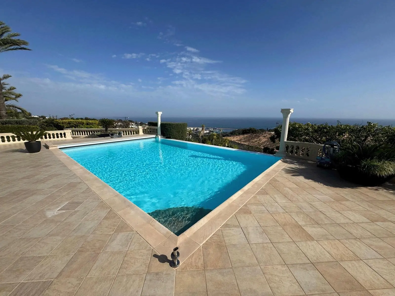 Exclusiva propiedad con increíbles vistas a toda la bahía de Palma en Costa den Blanes.
