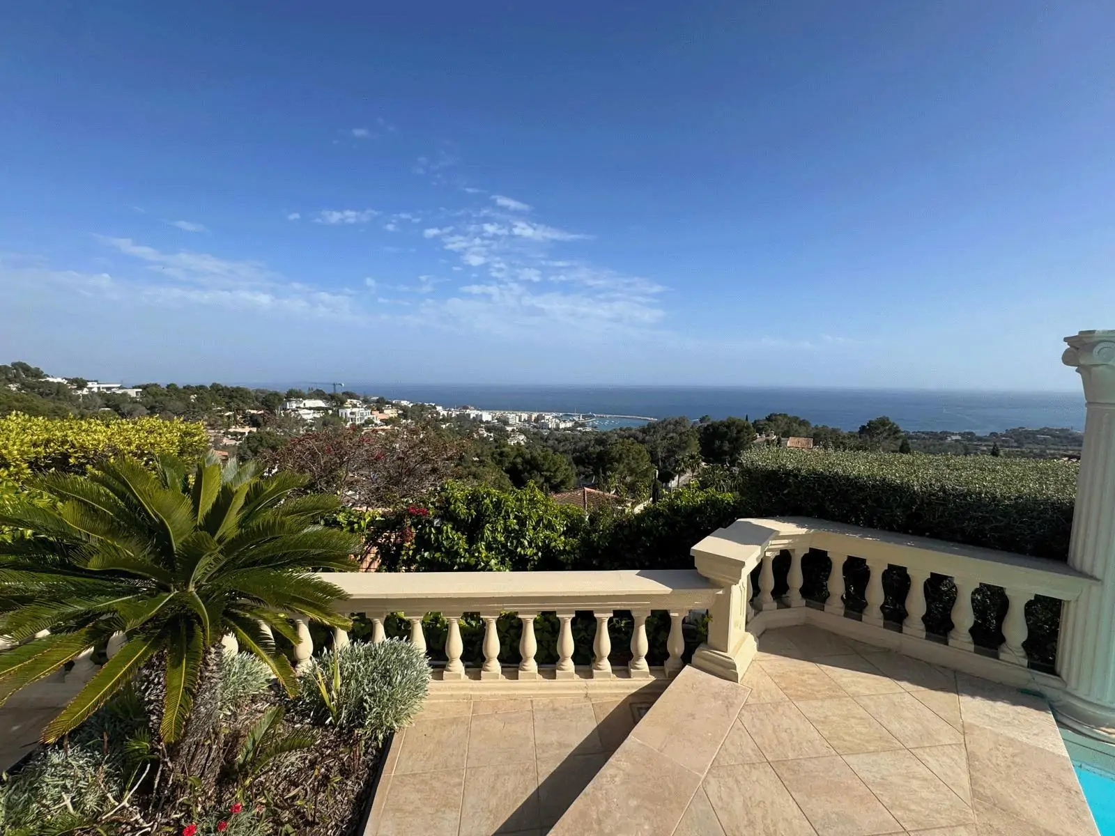 Exclusiva propiedad con increíbles vistas a toda la bahía de Palma en Costa den Blanes.