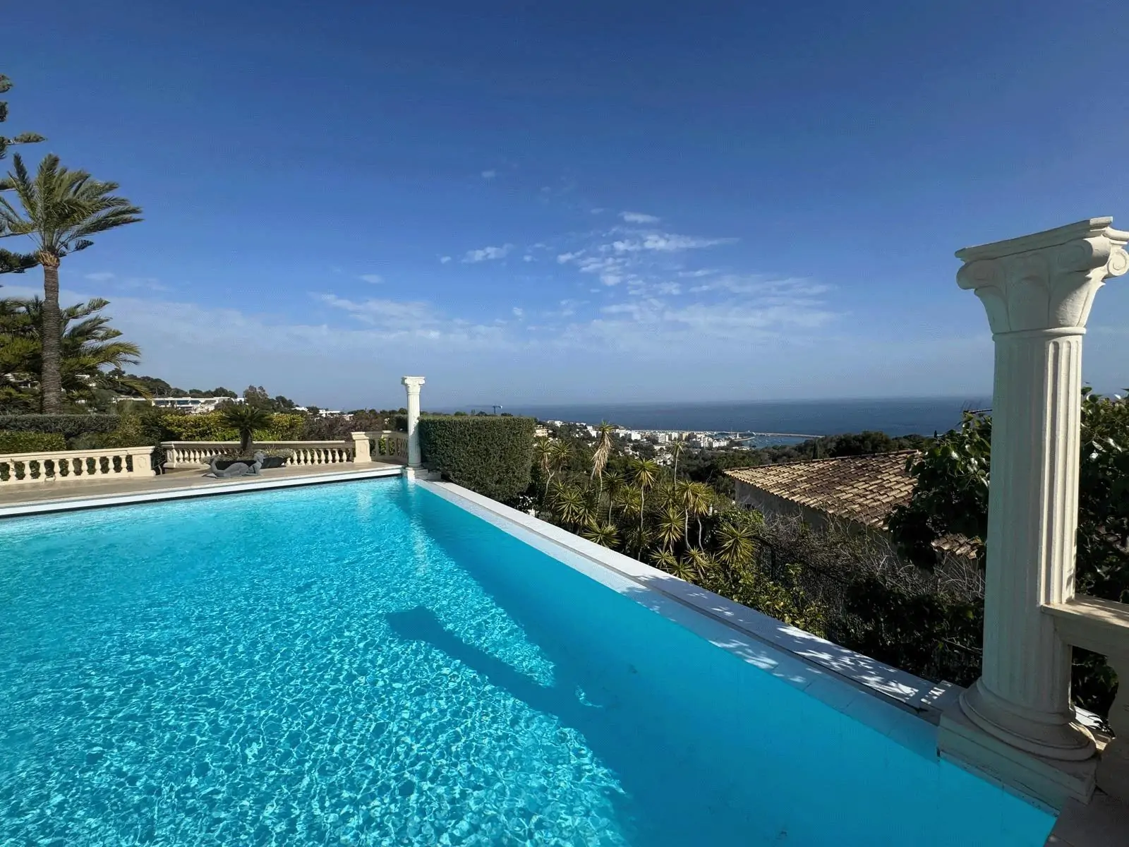 Exclusiva propiedad con increíbles vistas a toda la bahía de Palma en Costa den Blanes.